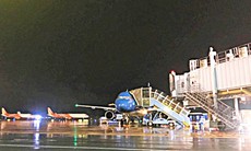 Bão số 10 khiến các sân bay miền Trung hư hỏng, hàng trăm chuyến bay đổi hướng và bị hủy