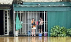 Khẩn cấp tiếp tế, cứu hộ người dân bị lũ cô lập do mưa lũ