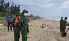 Phát hiện 2 thi thể trôi dạt vào bờ biển, nghi nạn nhân vụ 2 tàu cá gặp nạn trong bão