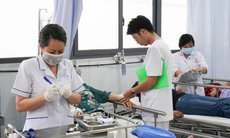 Bé gái 14 tuổi nguy kịch do ngộ độc methanol