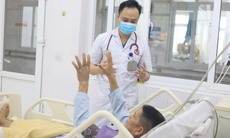 Cứu sống người đàn ông nguy kịch nghi ngộ độc rượu