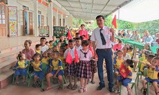 Khai giảng nơi vùng lũ Nghệ An