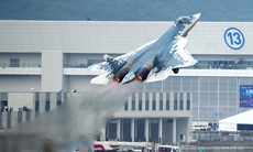 Màn nhào lộn ngoạn mục của Su-57 gây choáng ngợp trên không