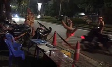 Video đối tượng điều khiển mô tô ‘thông chốt’ hất văng CSGT trong đêm giao thừa