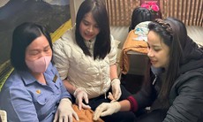 Hai nữ hộ sinh Nghệ An đỡ đẻ trên tàu SE4, cứu mẹ con sản phụ sinh non