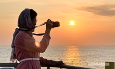 Hoàng hôn 'nhuộm vàng' biển Tây Nam từ boong tàu ra Thổ Chu