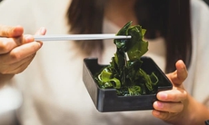 Chế độ dinh dưỡng cho người bệnh suy giáp: Nên ăn gì và kiêng gì để kiểm soát bệnh hiệu quả?