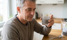 7 rủi ro bất ngờ từ hạt chia: Tưởng bổ dưỡng hóa gây hại nếu ăn sai cách