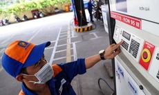 Giá xăng bật tăng trở lại, RON95 lên 18.712 đồng/lít