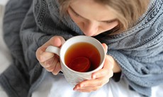 Vì sao bác sĩ khuyên nên uống chanh gừng mật ong khi trời lạnh?