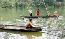 Lật ghe khi đi đánh cá cùng cha, cháu bé 13 tuổi tử vong