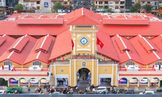 Chợ Bến Thành ‘thay áo mới’ đón Tết