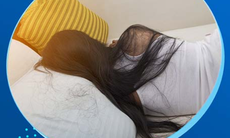Thói quen khi ngủ gây rụng tóc và cách khắc phục