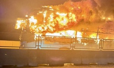 Xe giường nằm bốc cháy trên cao tốc, một hành khách tử vong