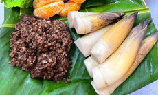 Măng vầu vào mùa, giá cao nhưng vẫn ‘đắt khách’