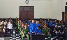 Mâu thuẫn vì nợ tiền xăm hình, 31 đối tượng giải quyết bằng súng và hung khí