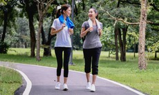 Đi bộ ngoài trời với đi bộ trên máy: Đâu là 'chân ái' cho hành trình giảm cân của bạn?