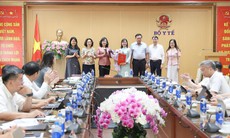 Bộ trưởng Bộ Y tế trao Quyết định điều động, bổ nhiệm Phó Chánh Văn phòng Hội đồng Y khoa Quốc gia