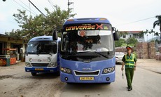 Hà Nội: Xe đưa đón học sinh liên tiếp lộ vi phạm trước cổng trường học