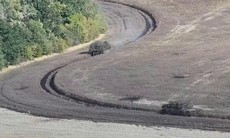 Ukraine giăng bẫy 'nhím' phá thế săn diệt xe tăng từ UAV Nga