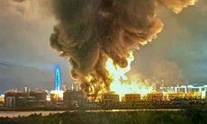 Ukraine ồ ạt tập kích cảng dầu, trung tâm dữ liệu tại Saint Petersburg, LB Nga