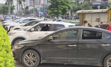 Hàng loạt ô tô bị đập vỡ kính trước chung cư ở Nghệ An
