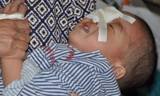 Bé trai 2 tuổi mắc ung thư mắt, nguyên nhân phía sau khiến nhiều người bất ngờ