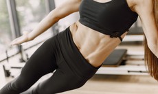Có nên hóp bụng để tập cơ bụng?