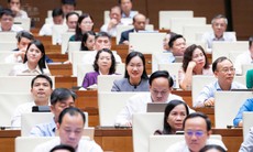 Quốc hội tiếp tục bàn thảo ở nghị trường để phát triển kinh tế - xã hội