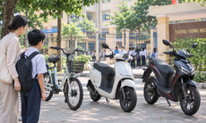 Mua xe điện cho con đi học, phụ huynh cần biết điều này