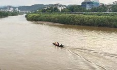 Kiểm lâm viên bị nước cuốn mất tích khi làm nhiệm vụ trên sông Hồng