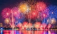 Pháo hoa nước lần đầu xuất hiện dịp chào mừng Ngày Giải phóng Thủ đô