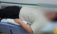 Bất ngờ liệt 2 chân sau 1 đêm kê gối ngủ