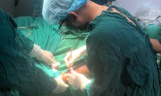 Y tế đảo tiền tiêu Bạch Long Vĩ phẫu thuật thành công cho bệnh nhân bị tai nạn lao động