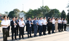 Lãnh đạo Bộ Y tế dâng hương tưởng niệm, tri ân các anh hùng liệt sĩ tại TPHCM