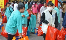 Gần 400 bệnh nhân ở Khánh Hòa hạnh phúc đi ‘Chợ Tết 0 đồng’