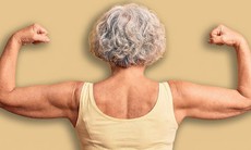 4 bài tập thể dục buổi sáng giúp săn chắc bắp tay hiệu quả hơn tập tạ sau tuổi 50