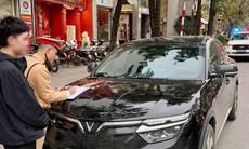 Hà Nội: Xử lý nhiều ô tô đỗ xe trái phép gây ùn tắc giao thông những ngày cận Tết