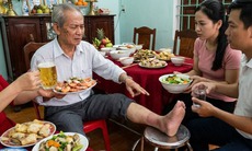 Ăn uống ngày Tết sai cách, gout có thể tấn công bất ngờ