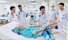 Những đêm Tết không ngủ của bác sĩ nơi lằn ranh sinh – tử mong manh