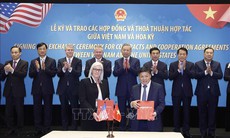 Tổng Bí thư chứng kiến lễ ký và trao các thoả thuận hợp tác giữa Việt Nam và Hoa Kỳ