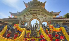 TP Hồ Chí Minh: Người dân, du khách rộn ràng du Xuân trong ngày mùng 3 Tết