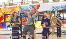 Du khách hào hứng trải nghiệm dạo sông Sài Gòn, nghe cồng chiêng Tây Nguyên dịp Tết 