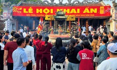 Người dân nô nức chiêm bái Đền Trần Nam Định dịp đầu năm