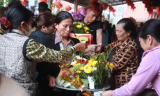 Người dân nô nức về Phủ Dầy ở Ninh Bình cầu may đầu xuân