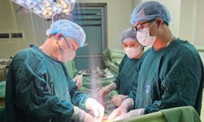 3 giờ căng thẳng cứu bệnh nhân nguy cơ tử vong rất cao giữa kỳ nghỉ Tết