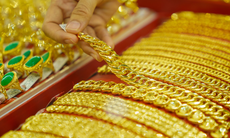 Chốt giá vàng hôm nay ngày 22/2 tăng rất mạnh, người mua vẫn lỗ đậm