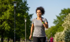 Đi bộ, cardio nhẹ hay HIIT: Lựa chọn nào an toàn để giảm cân sau nghỉ Tết?