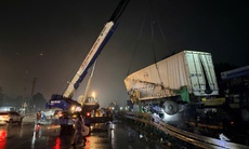 Hiện trường vụ ô tô tải va chạm tàu SE3 tại Ngọc Hồi, Hà Nội