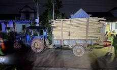 Hai chị em ruột tử vong thương tâm sau va chạm với xe máy cày chở keo tràm ở Huế